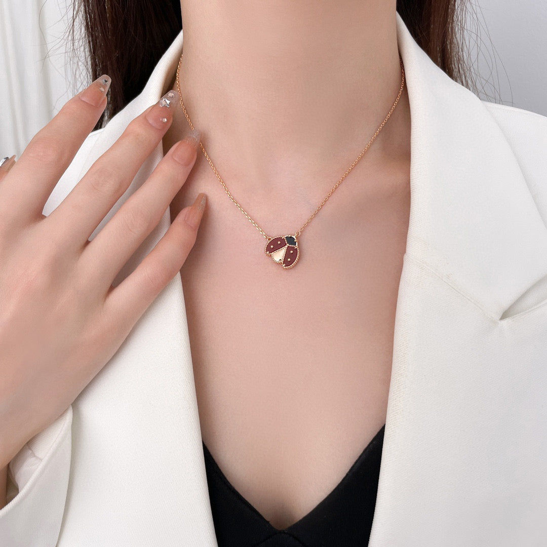 [Zalyn]LUCKY CARNELIAN LADYBUG CHARM NECKLACE