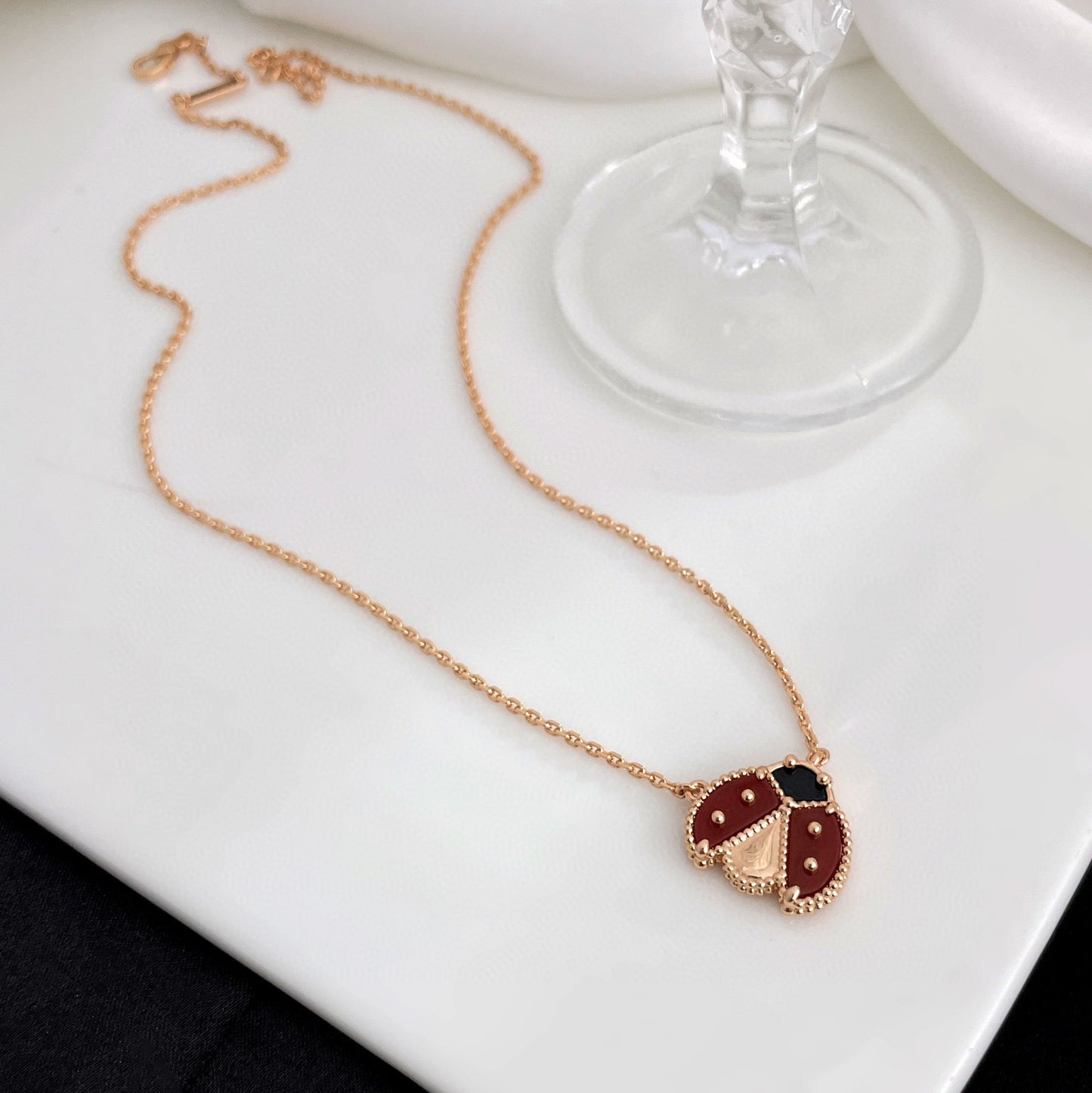 [Zalyn]LUCKY CARNELIAN LADYBUG CHARM NECKLACE