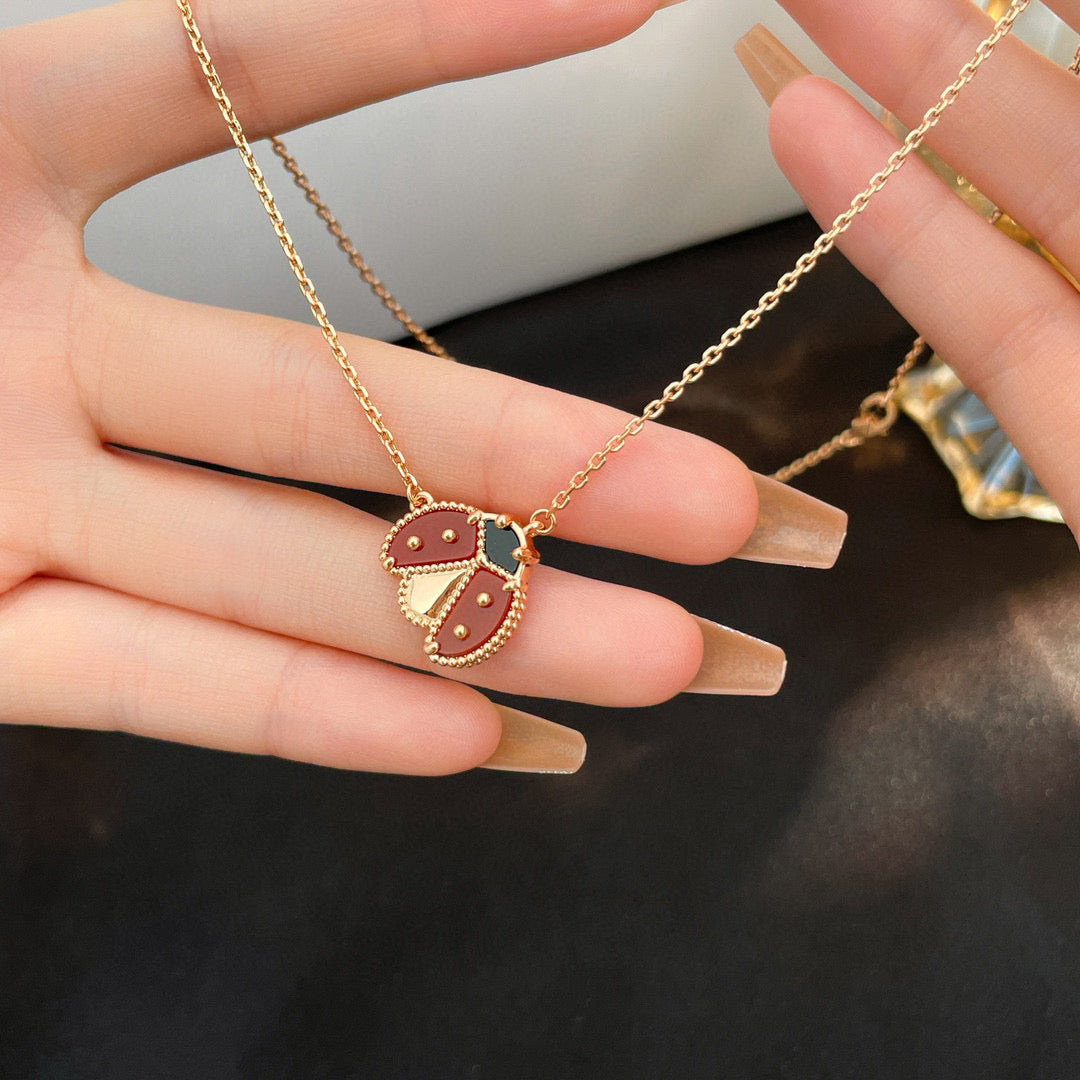 [Zalyn]LUCKY CARNELIAN LADYBUG CHARM NECKLACE