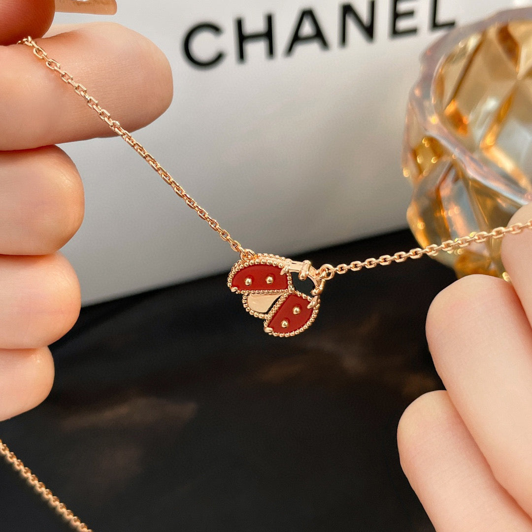 [Zalyn]LUCKY CARNELIAN LADYBUG CHARM NECKLACE