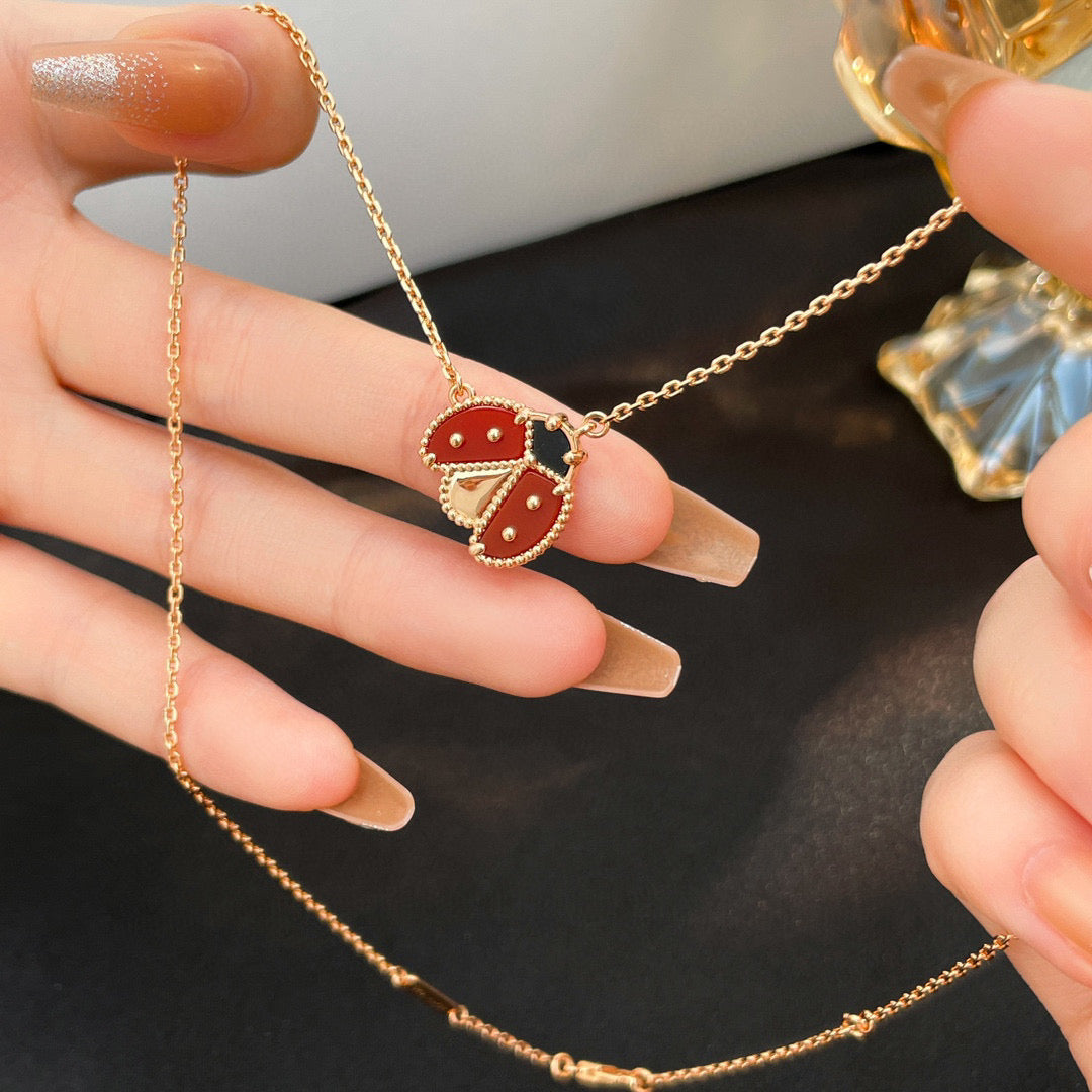 [Zalyn]LUCKY CARNELIAN LADYBUG CHARM NECKLACE