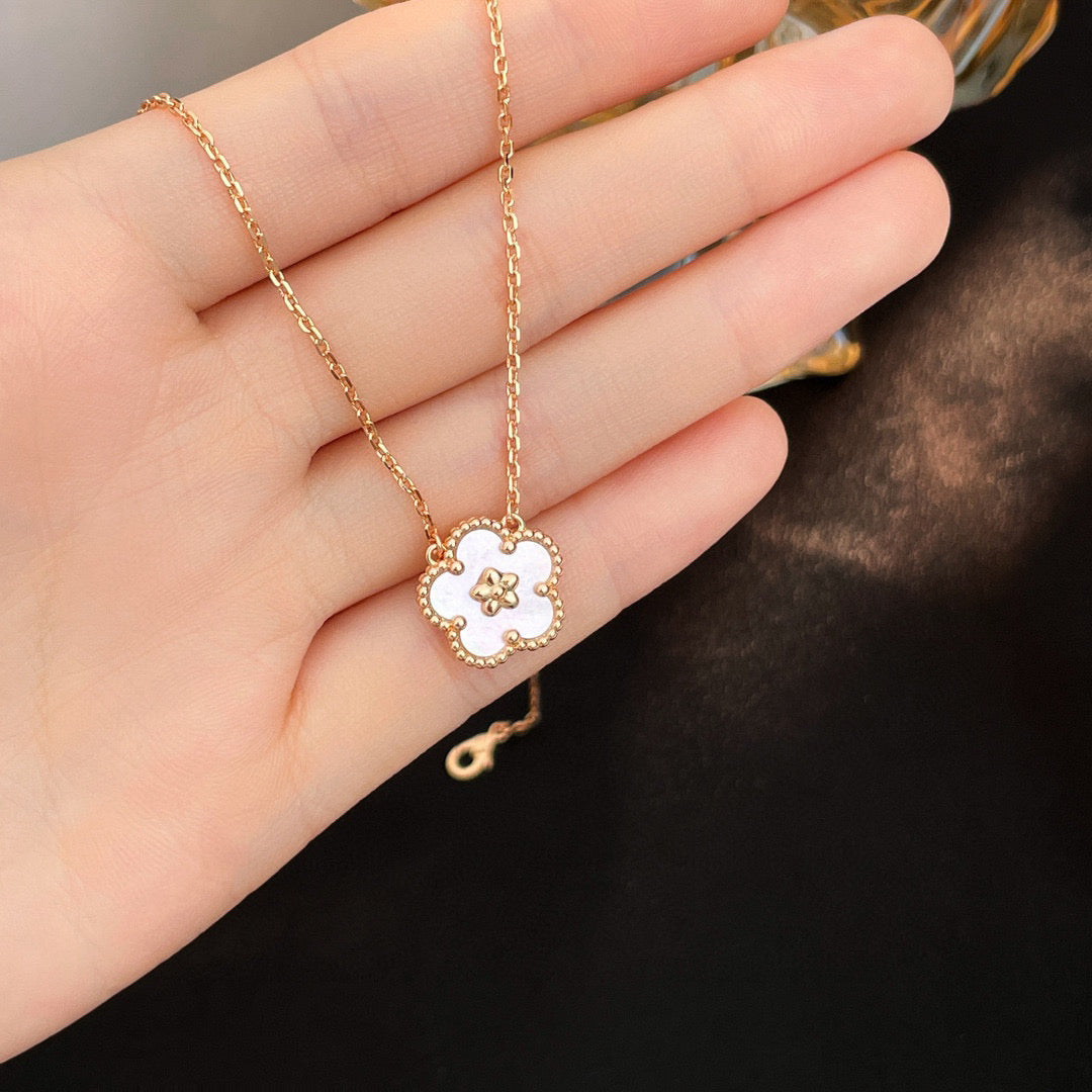 [Zalyn Jewelry ]LUCKY  WHITE MOP  PLUM BLOSSOM NECKLACE