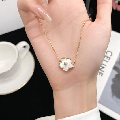 [Zalyn Jewelry ]LUCKY WHITE MOP PLUM BLOSSOM  BRACELET