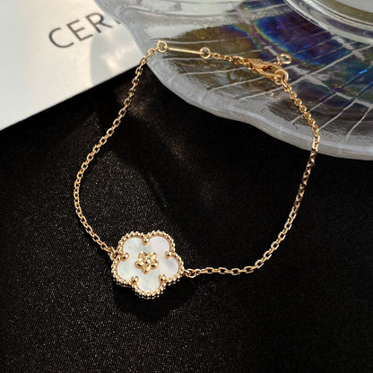 [Zalyn Jewelry ]LUCKY WHITE MOP PLUM BLOSSOM  BRACELET