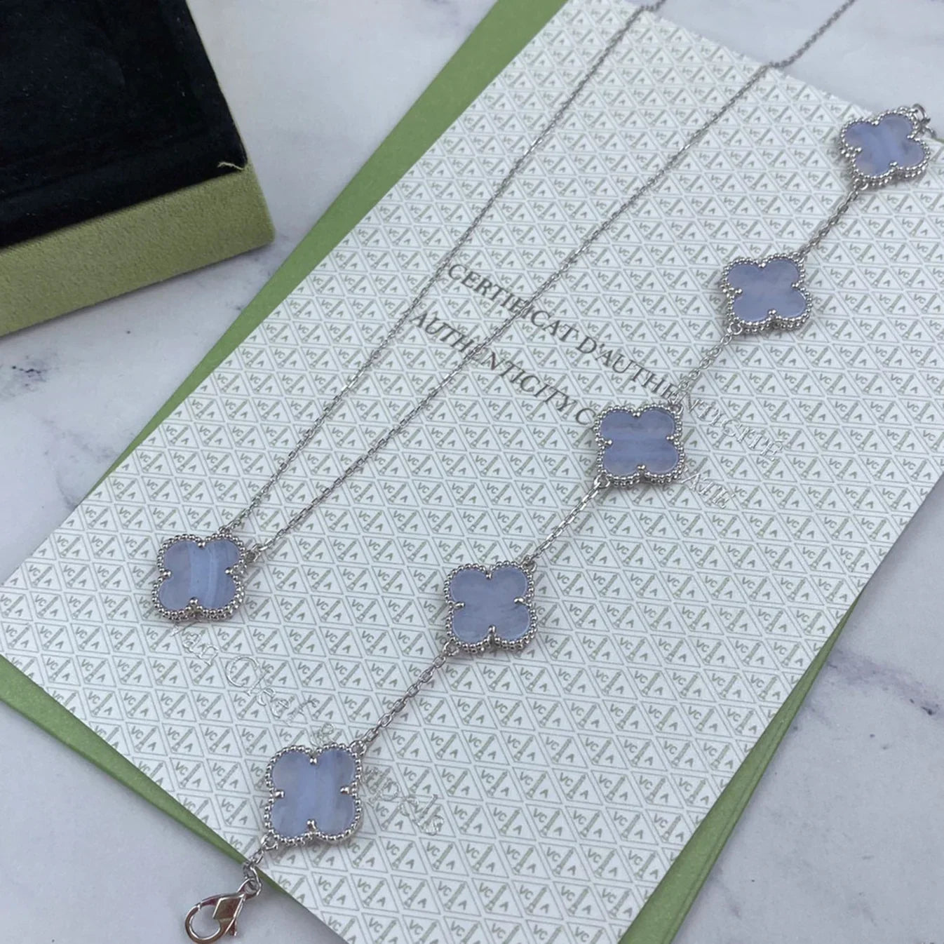 [Zalyn]LUCKY CLOVER 5-MOTIF BRACELET - PURPLE CHALCEDONY COLLECTION