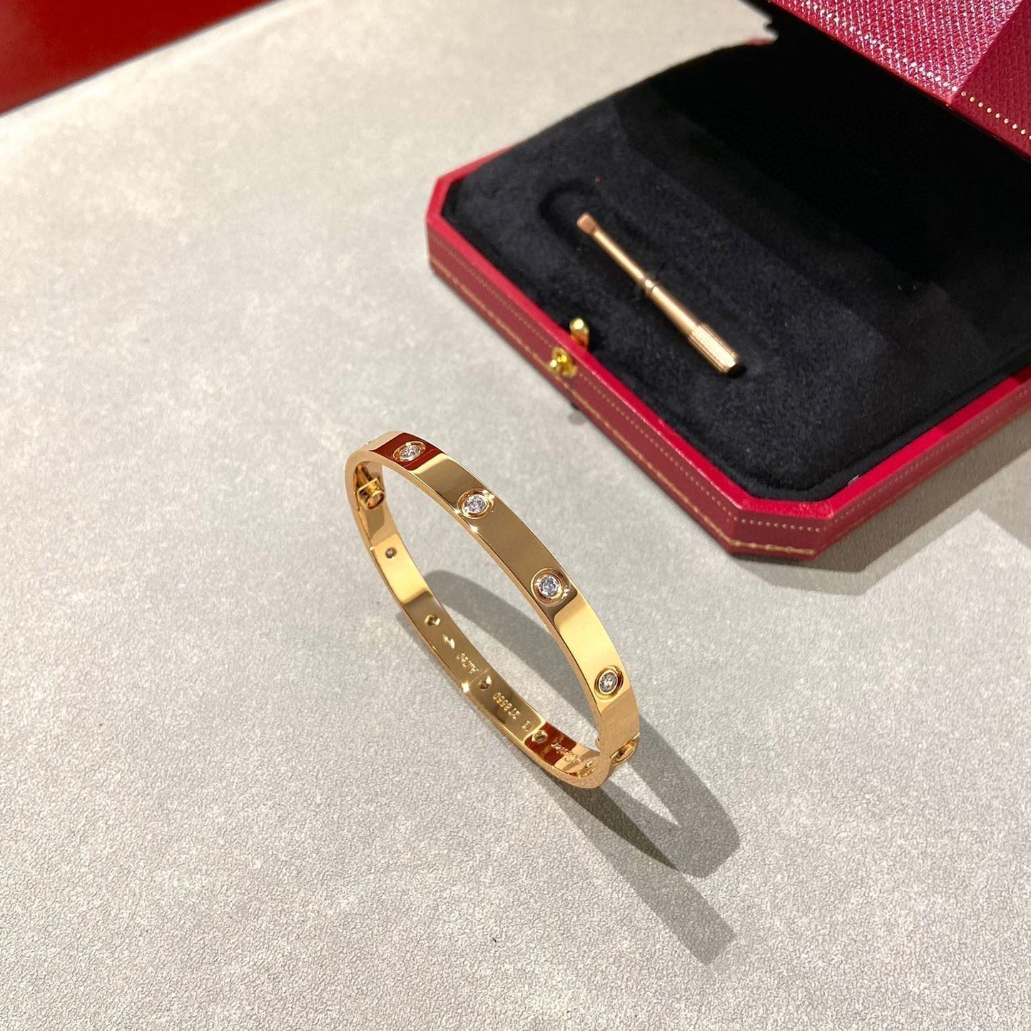 [Zalyn]CLASSIC 6.1MM LOVE BANGLE - 10-DIAMOND