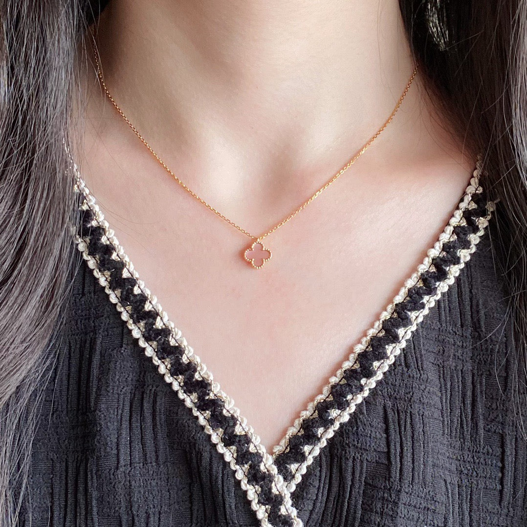 [Zalyn Jewelry ]CLOVER 9.5MM PINK MOTHER OF PEARL SINGLE FLOWER NECKLACE