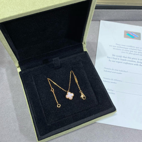 [Zalyn Jewelry ]CLOVER 9.5MM PINK MOTHER OF PEARL SINGLE FLOWER NECKLACE