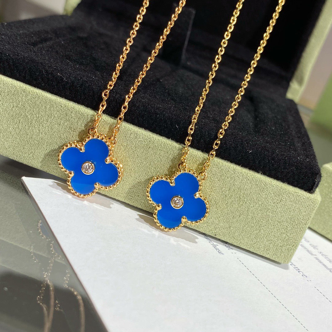 [Zalyn Jewelry ]CLOVER 15MM DIAMOND AND BLUE AGATE NECKLACE