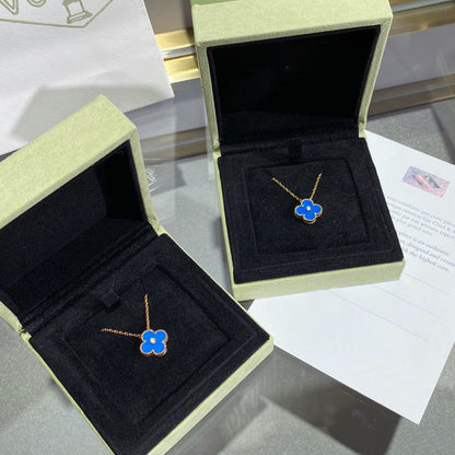 [Zalyn Jewelry ]CLOVER 15MM DIAMOND AND BLUE AGATE NECKLACE
