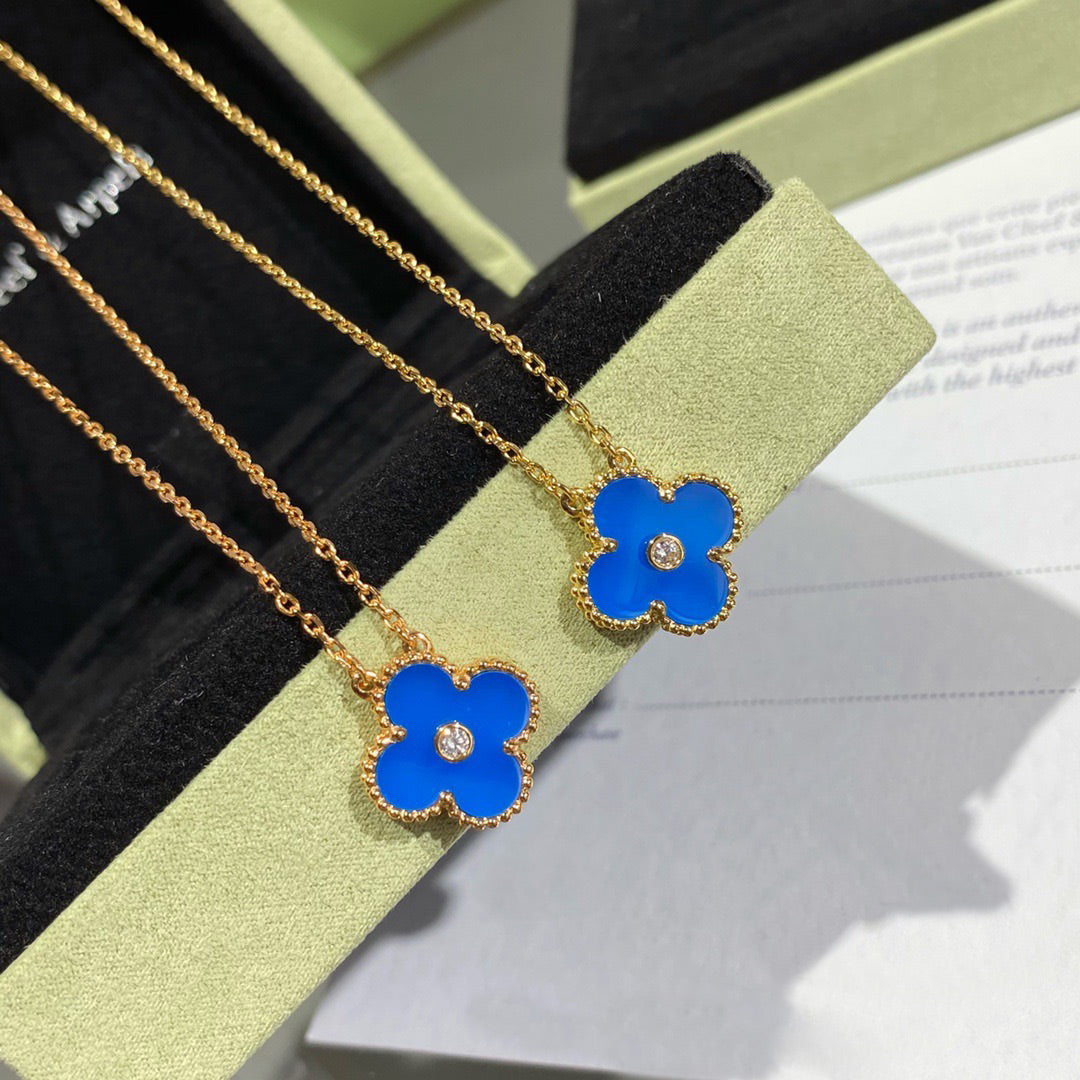 [Zalyn Jewelry ]CLOVER 15MM DIAMOND AND BLUE AGATE NECKLACE