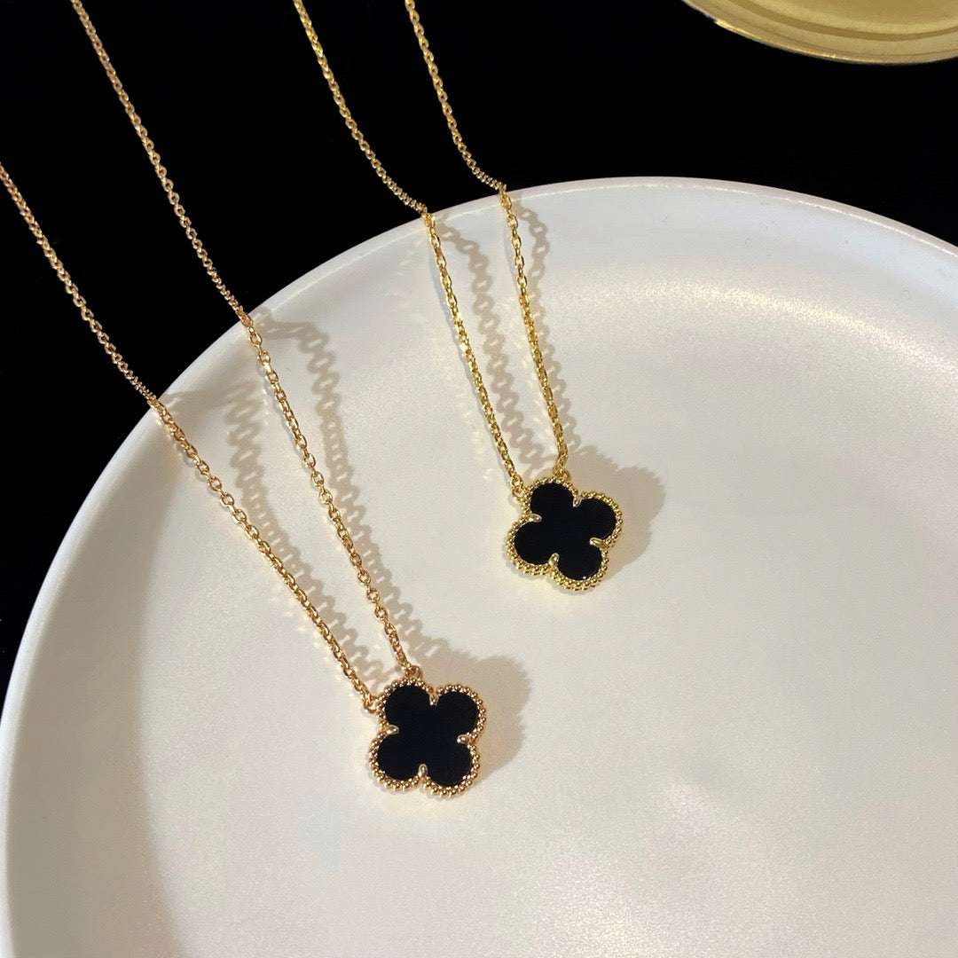 [Zalyn Jewelry ]CLOVER 15MM BLACK ONYX SINGLE FLOWER NECKLACE