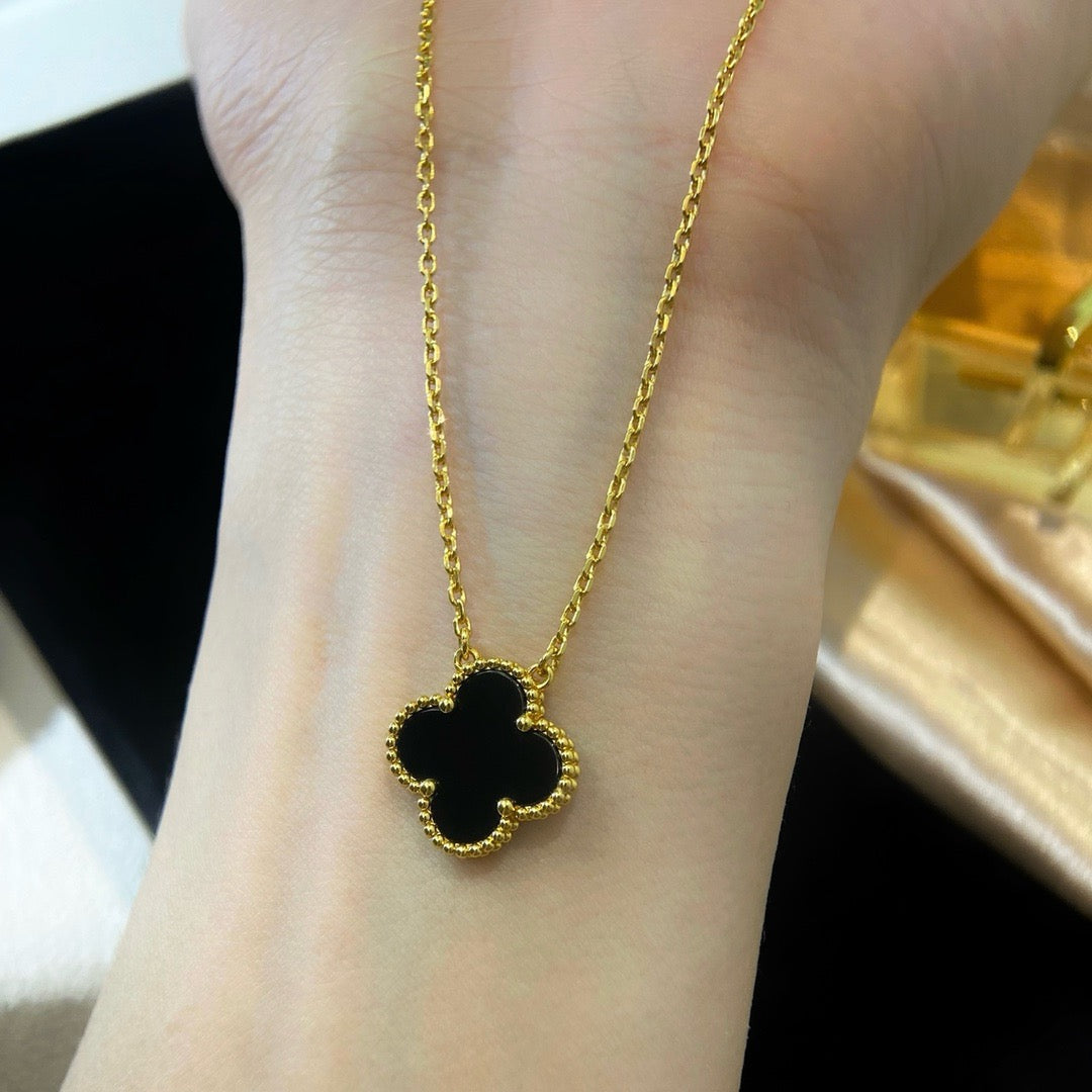 [Zalyn Jewelry ]CLOVER 15MM BLACK ONYX SINGLE FLOWER NECKLACE