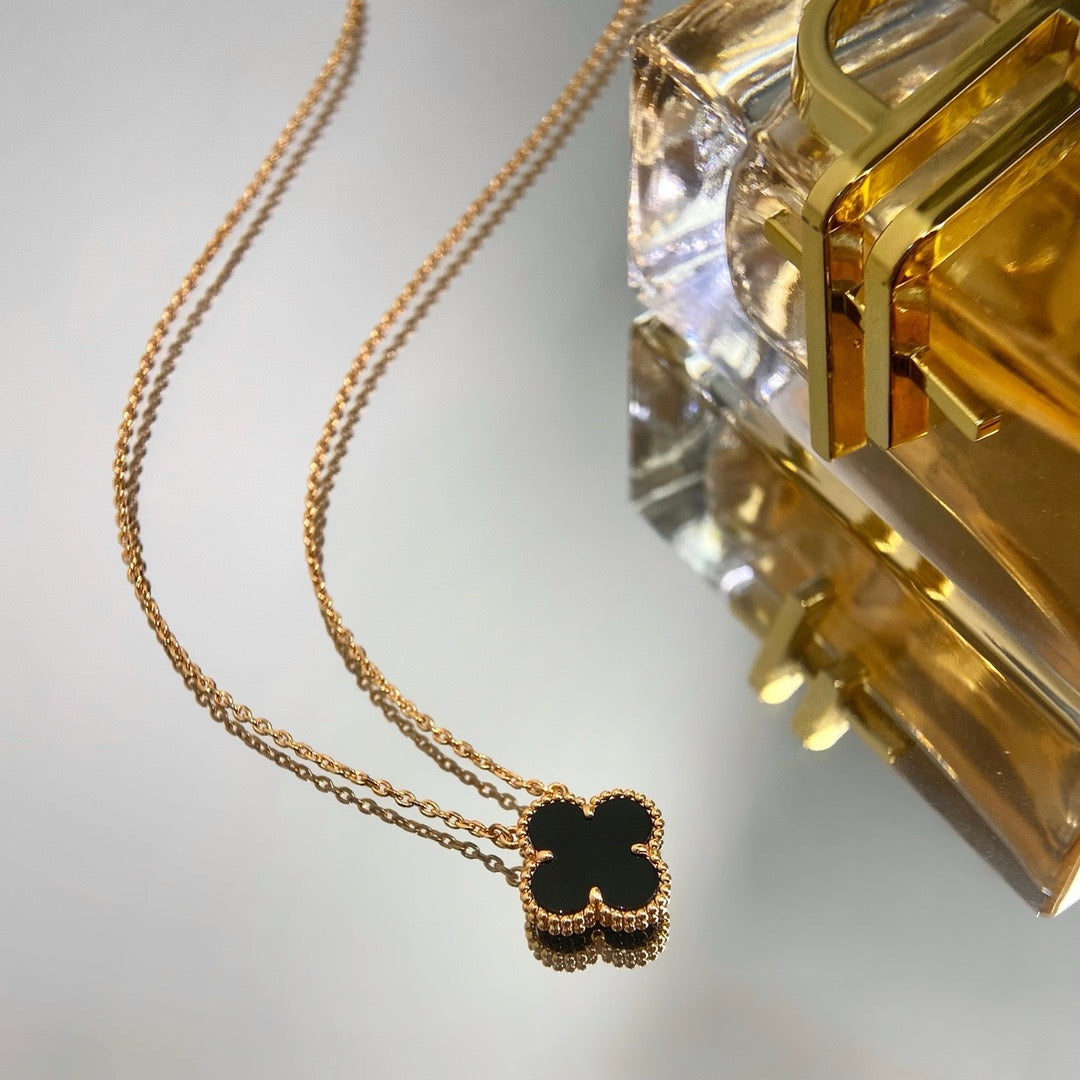 [Zalyn Jewelry ]CLOVER 15MM BLACK ONYX SINGLE FLOWER NECKLACE