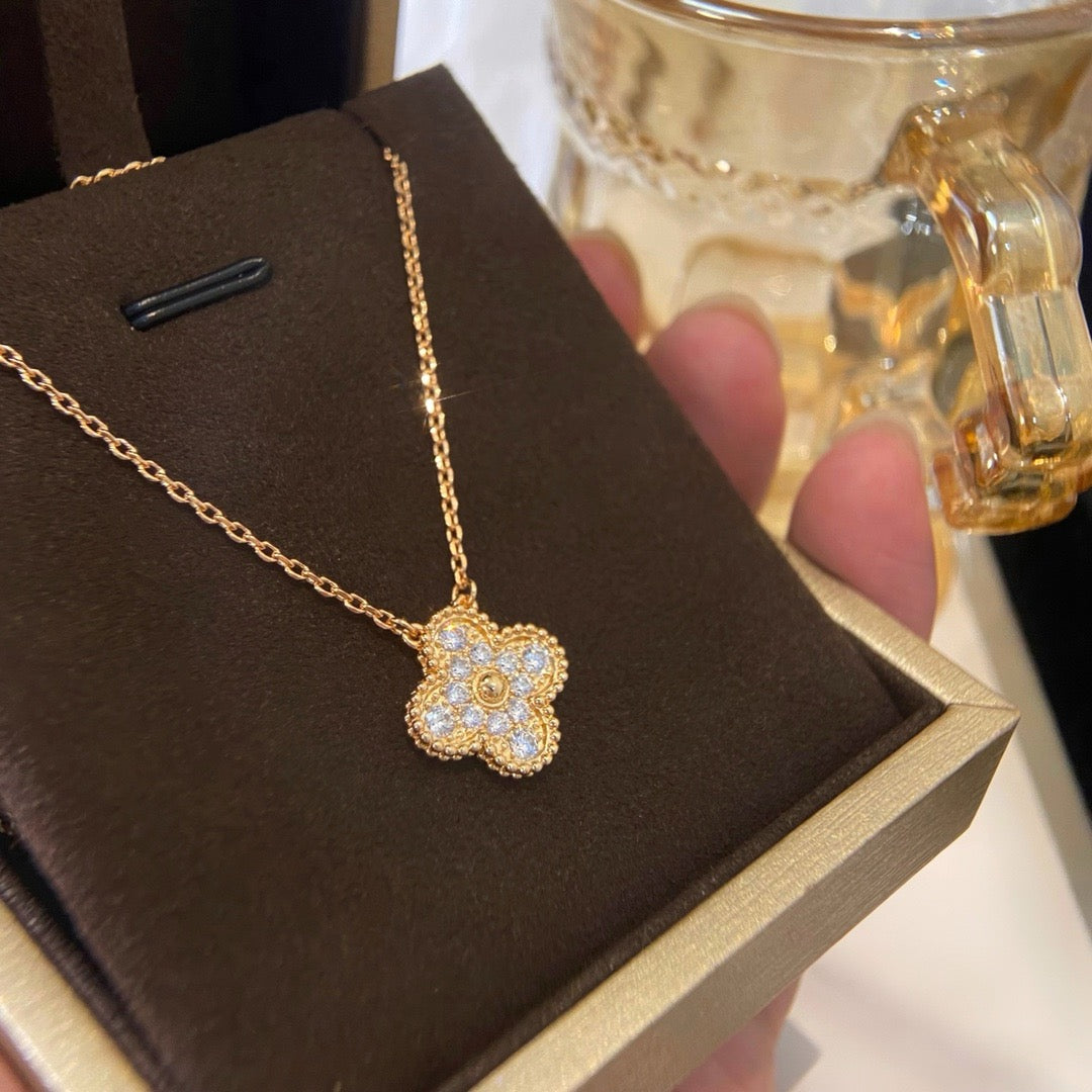 [Zalyn Jewelry ]CLOVER 15MM DIAMOND SINGLE FLOWER NECKLACE