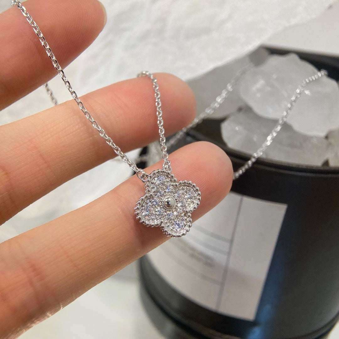 [Zalyn Jewelry ]CLOVER 15MM DIAMOND SINGLE FLOWER NECKLACE