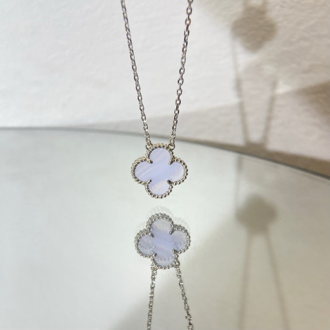 [Zalyn Jewelry ]CLOVER 15MM BLUE CHALCEDONY NECKLACE SILVER