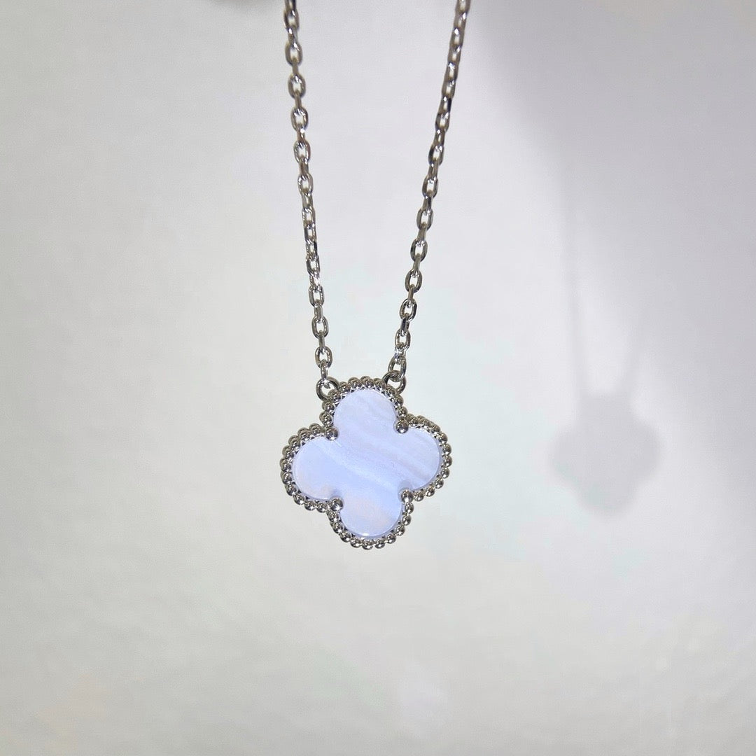 [Zalyn Jewelry ]CLOVER 15MM BLUE CHALCEDONY NECKLACE SILVER