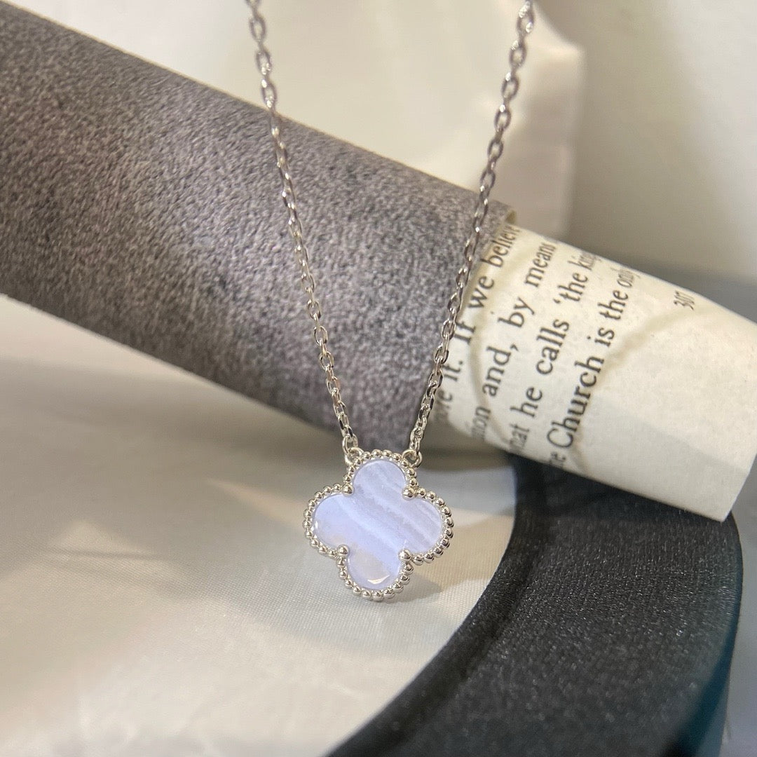 [Zalyn Jewelry ]CLOVER 15MM BLUE CHALCEDONY NECKLACE SILVER