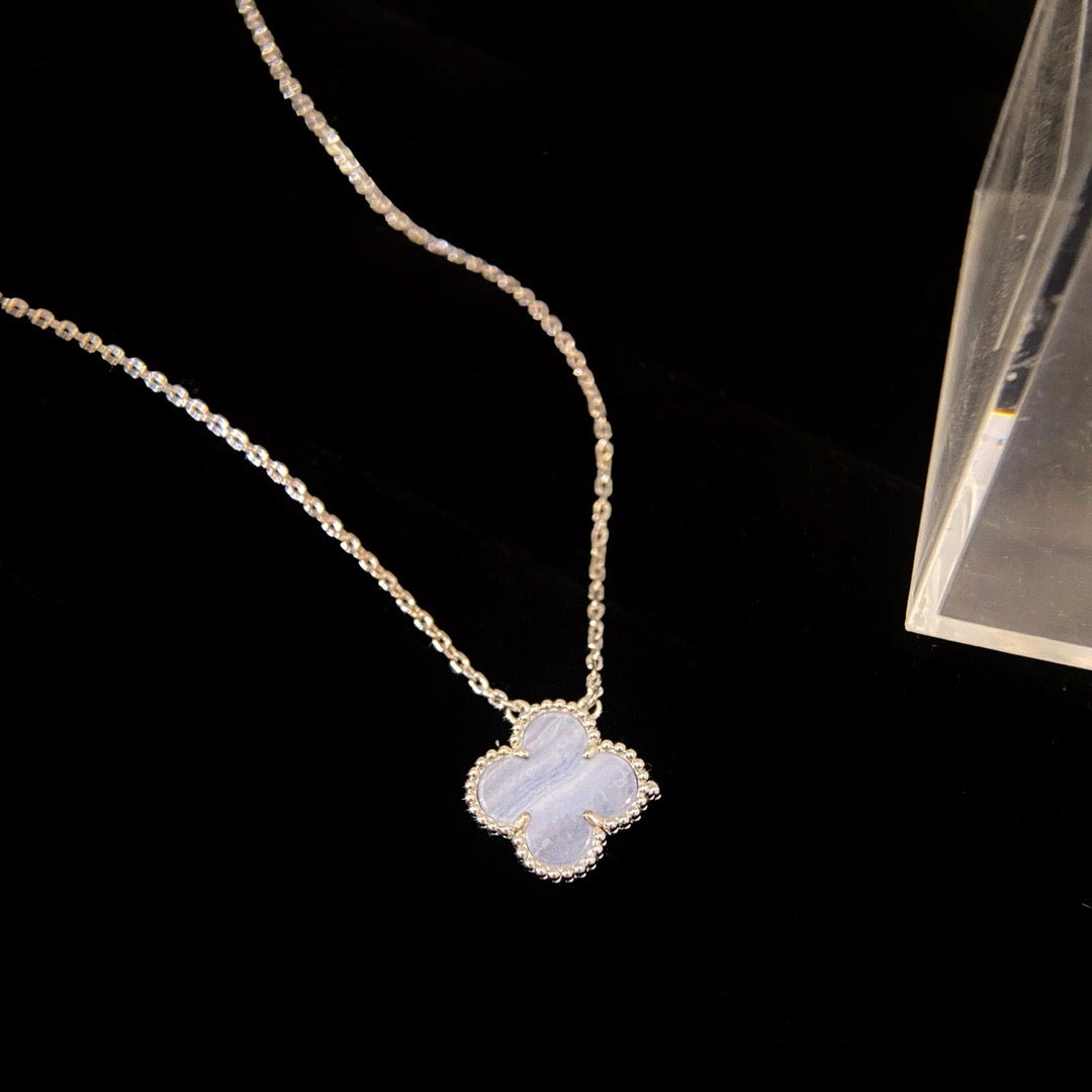[Zalyn Jewelry ]CLOVER 15MM BLUE CHALCEDONY NECKLACE SILVER