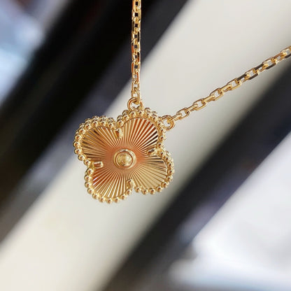 [Zalyn Jewelry ]CLOVER 15MM LASER NECKLACE