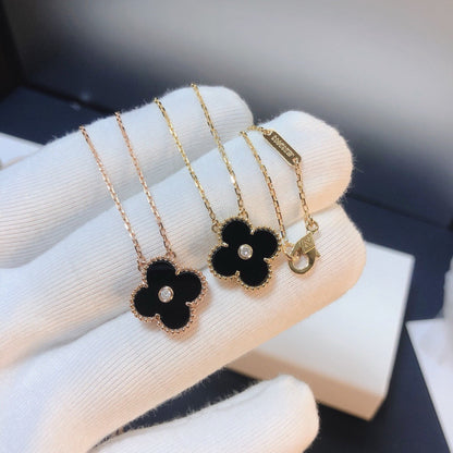[Zalyn Jewelry ]CLOVER 15MM DIAMOND ONYX NECKLACE