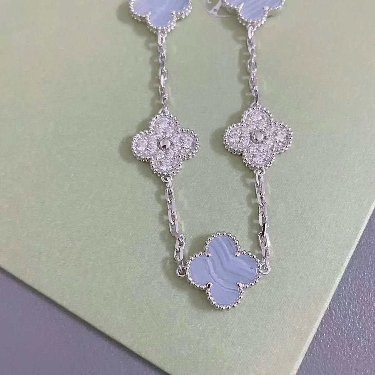 [Zalyn]LUCKY CLOVER 5-MOTIF BRACELET - PURPLE CHALCEDONY COLLECTION