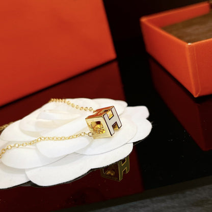 [Zalyn]H WHITE SQUARE GOLD NECKLACE