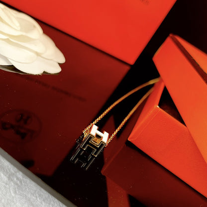 [Zalyn]H WHITE SQUARE GOLD NECKLACE