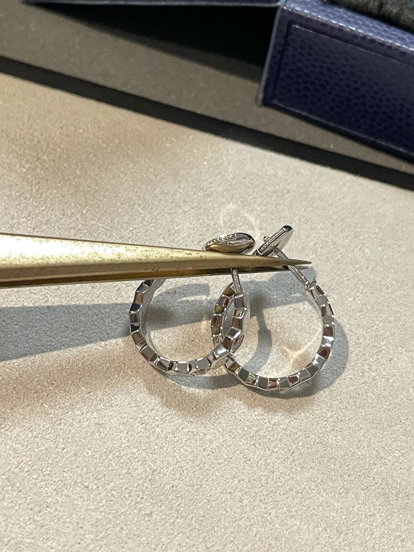[Zalyn]Hollow Design Four-Leaf Clover Flower Shape Ring