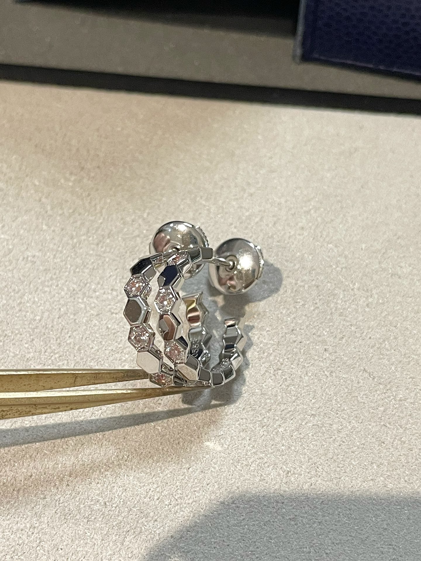 [Zalyn]Hollow Design Four-Leaf Clover Flower Shape Ring