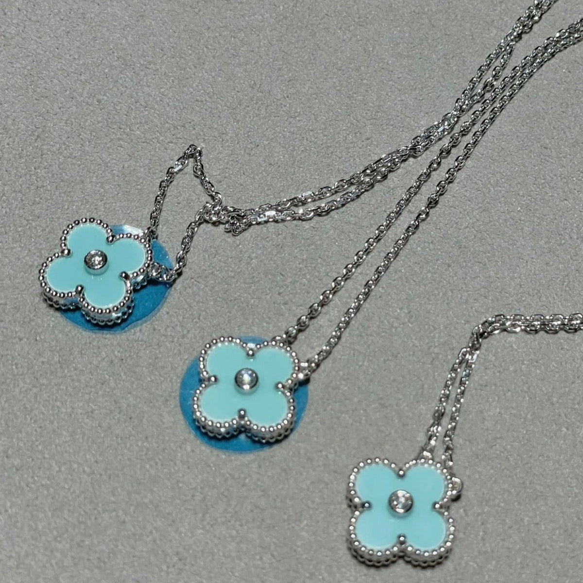 [Zalyn Jewelry ]CLOVER 1 DIAMOND LIGHT BLUE SILVER NECKLACE