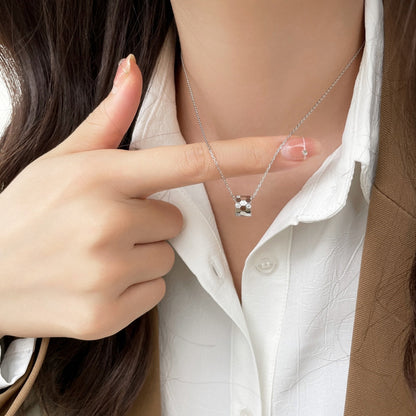 [Zalyn]BEE MINI PEDANT DIAMOND NECKLACE