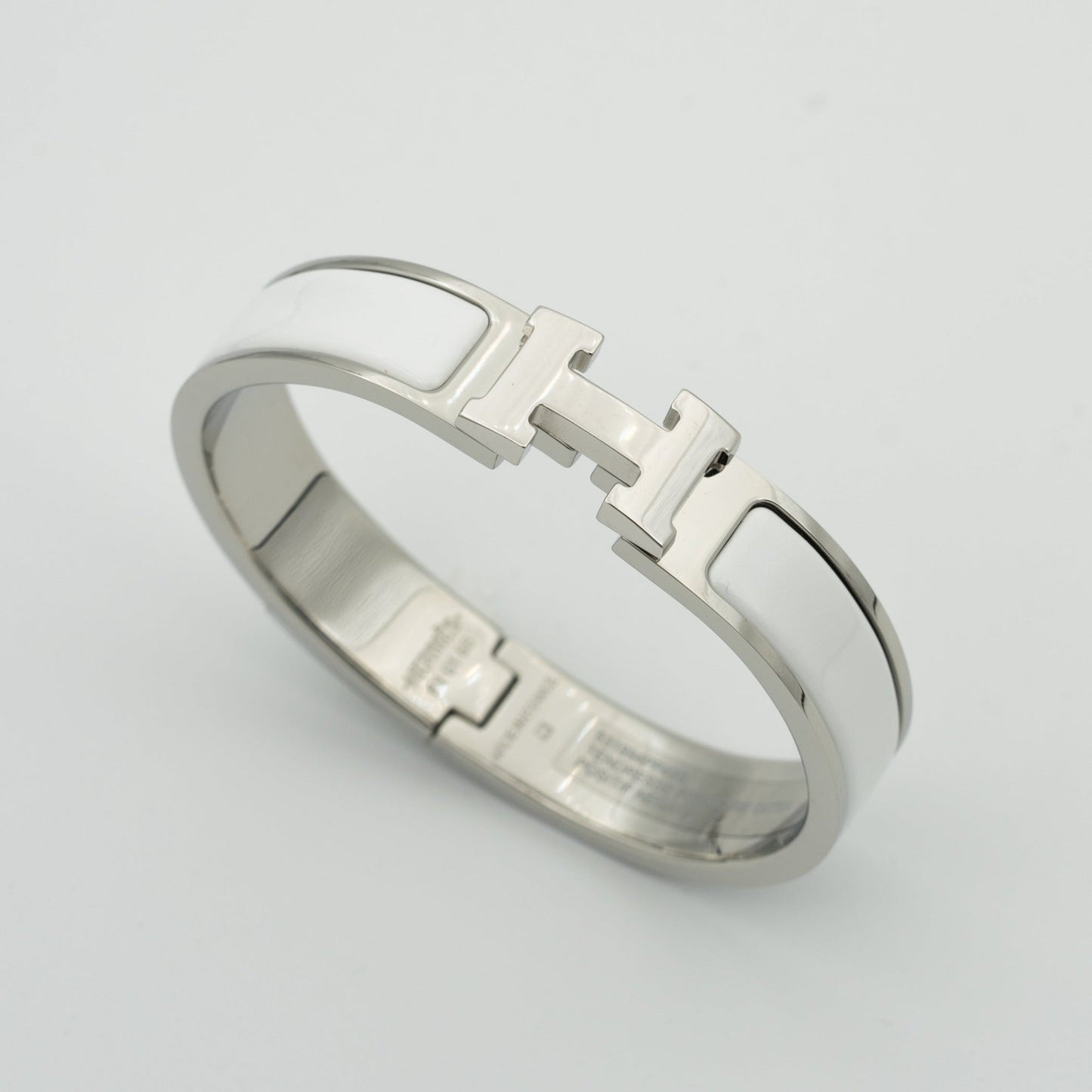 [Zalyn]H WHITE BRACELET