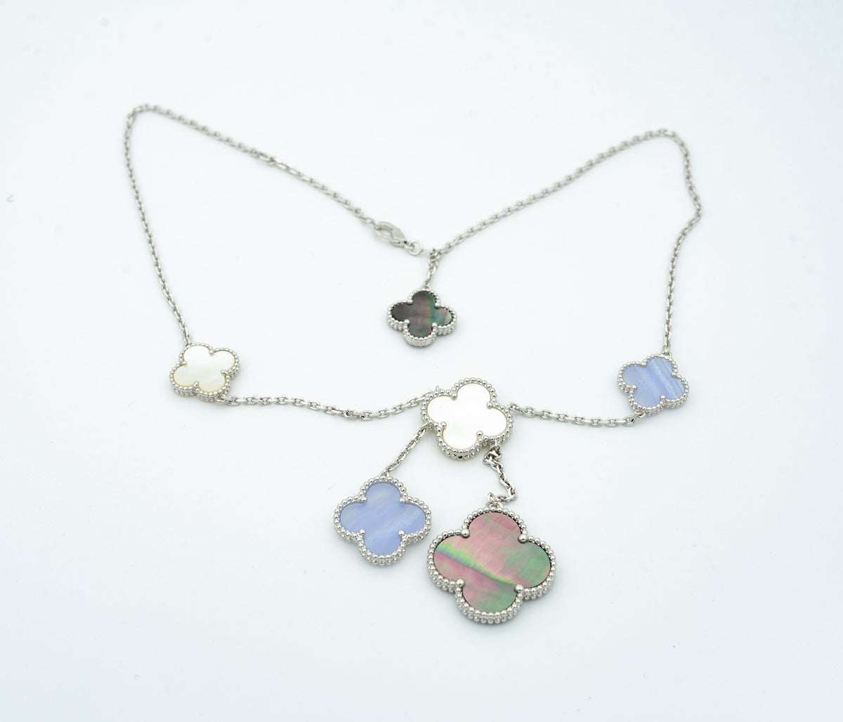 [Zalyn Jewelry ]CLOVER MOP CHALCEDONY NECKLACE SILVER 6 MOTIF