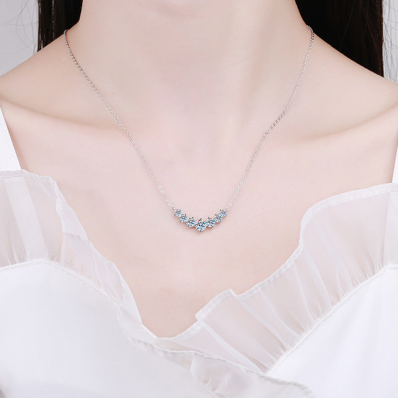 [Zalyn]MINIMALIST CURVED SMILE MOISSANITE NECKLACE