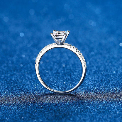[Zalyn]ELEGANT PRINCESS CUT MOISSANITE ENGAGEMENT RING
