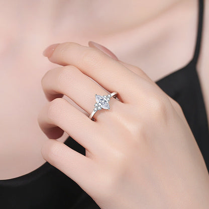 [Zalyn]ELEGANT MARQUISE CUT MOISSANITE RING WITH SIDE ACCENTS