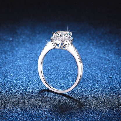 [Zalyn]RADIANT ROUND HALO MOISSANITE ENGAGEMENT RING