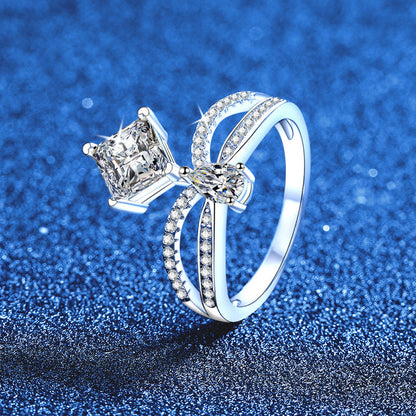 [Zalyn]ELEGANT DOUBLE-TWISTED MOISSANITE RING