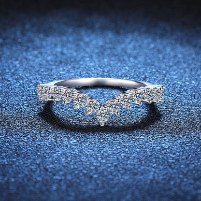 [Zalyn]ELEGANT V-SHAPED CHEVRON MOISSANITE RING