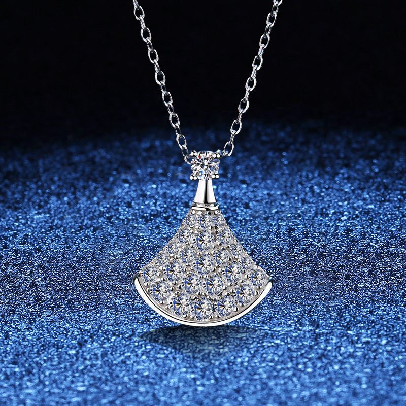 [Zalyn]ELEGANT FAN-SHAPED MOISSANITE PENDANT NECKLACE