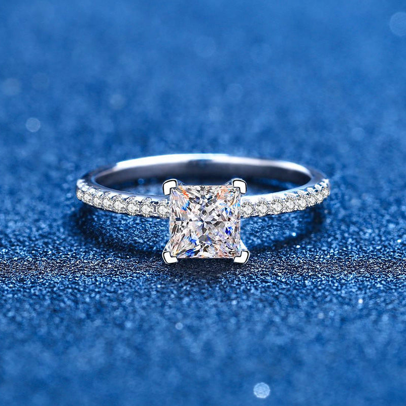 [Zalyn]ELEGANT PRINCESS CUT MOISSANITE ENGAGEMENT RING