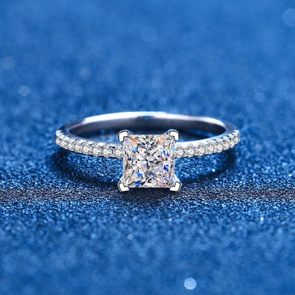 [Zalyn]ELEGANT PRINCESS CUT MOISSANITE ENGAGEMENT RING