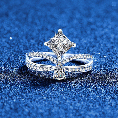 [Zalyn]ELEGANT DOUBLE-TWISTED MOISSANITE RING