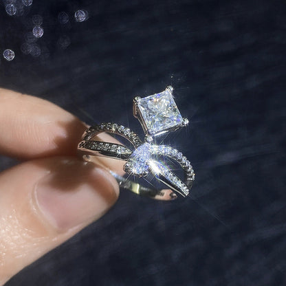 [Zalyn]ELEGANT DOUBLE-TWISTED MOISSANITE RING