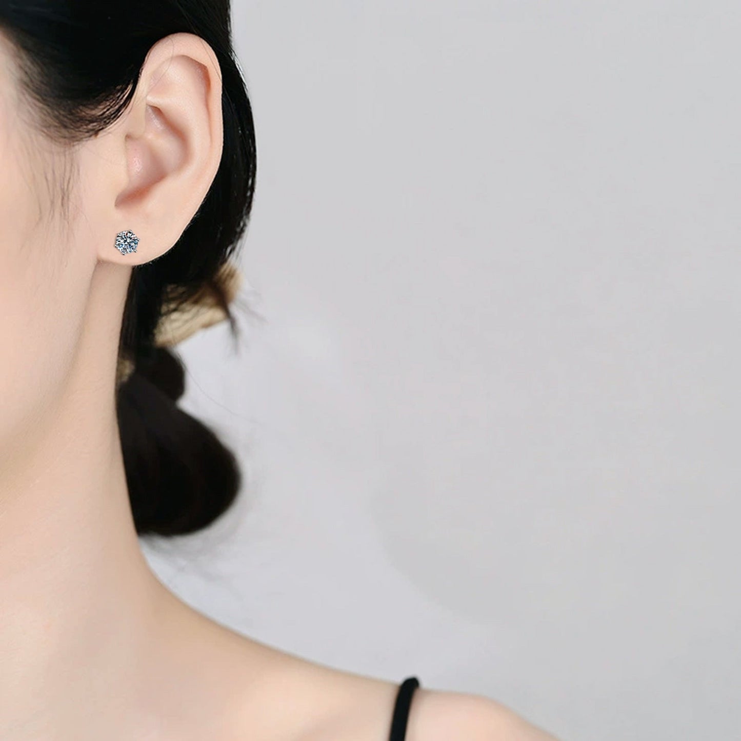 [Zalyn]SIX-PRONG MOISSANITE EARRINGS