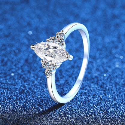 [Zalyn]ELEGANT MARQUISE CUT MOISSANITE RING WITH SIDE ACCENTS