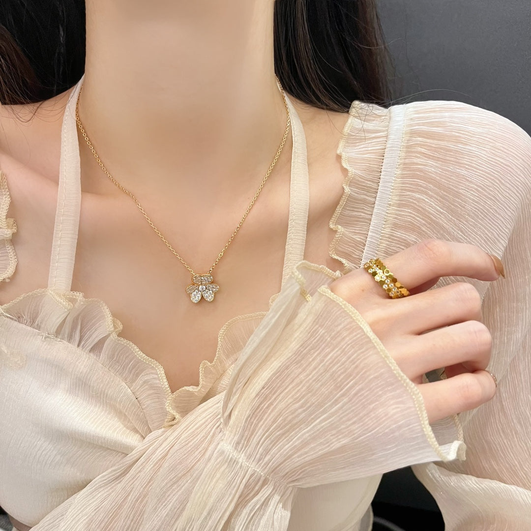 [Zalyn]PAVÉ DIAMOND FLOWER CHARM NECKLACE