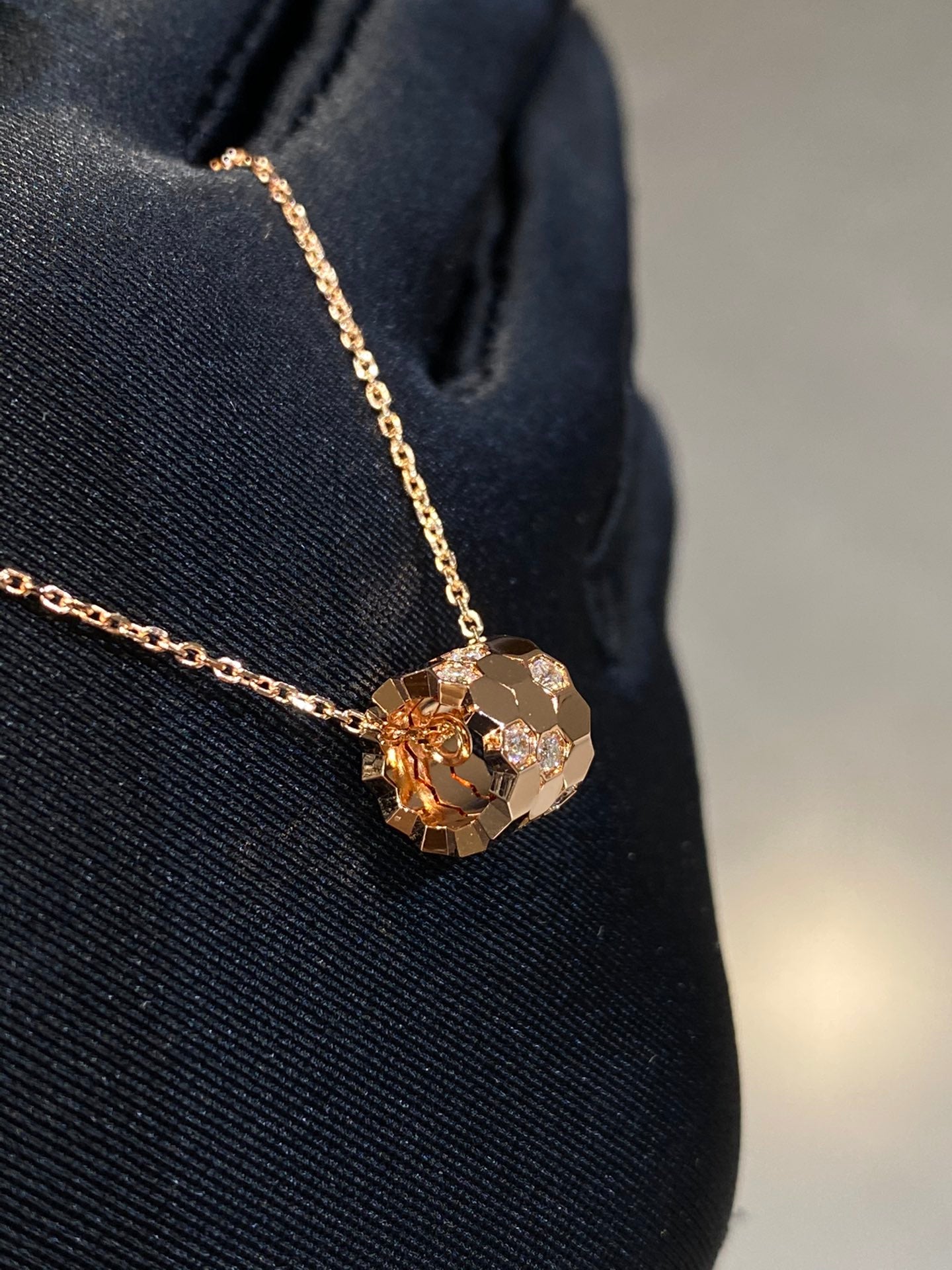 [Zalyn]BEE LOVE DIAMOND NECKLACE
